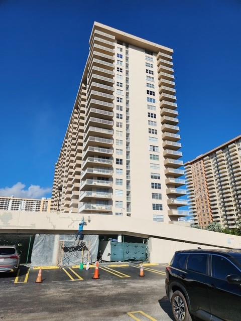 Winston Towers 100 - Residential