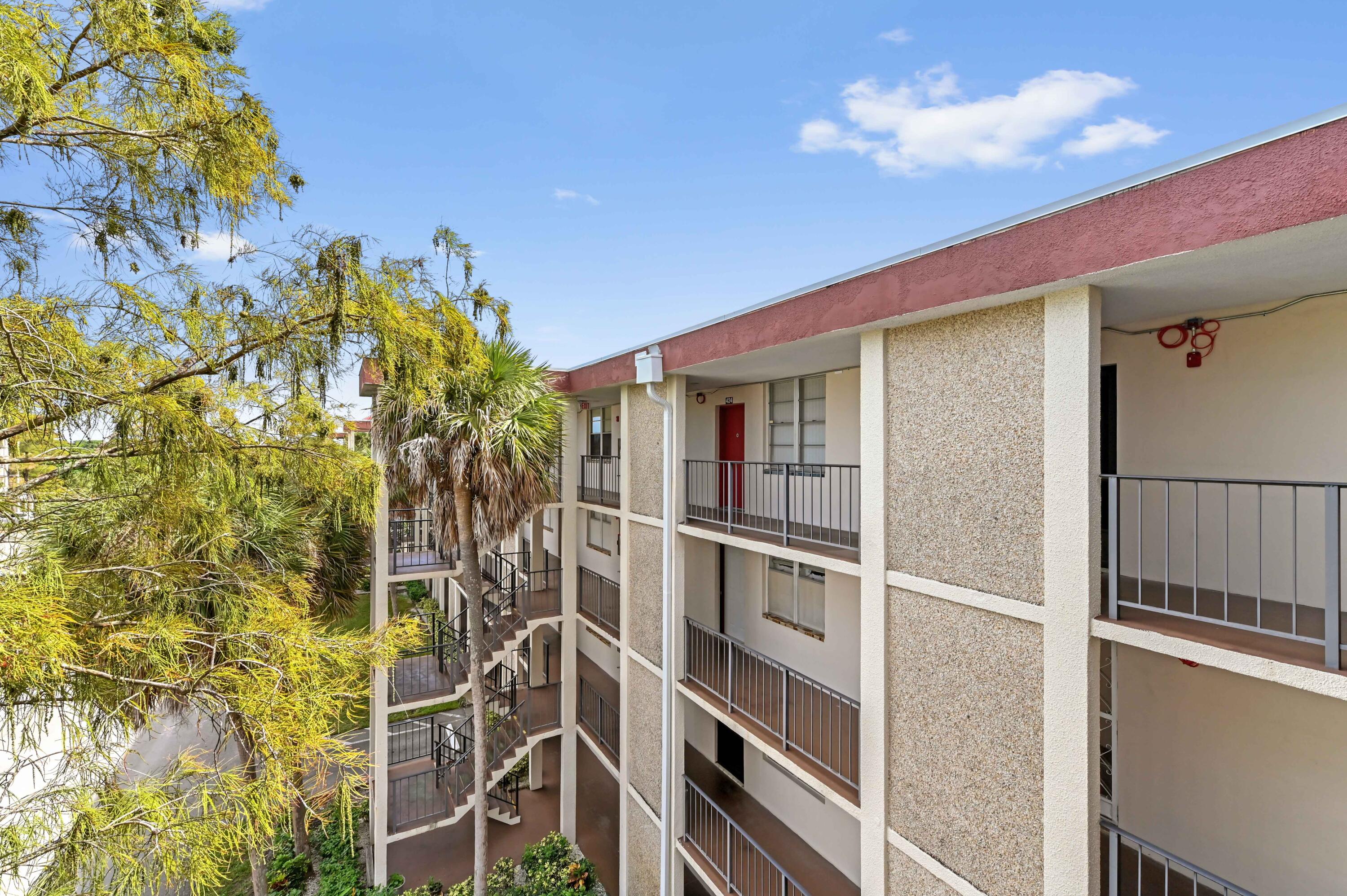 2650 NW 49th Avenue 422, Lauderdale Lakes FL 33313
