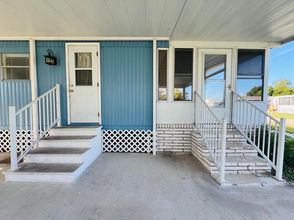 Photo of 4045 White Pine Drive, Boynton Beach, FL 33436 (MLS # B26026925)
