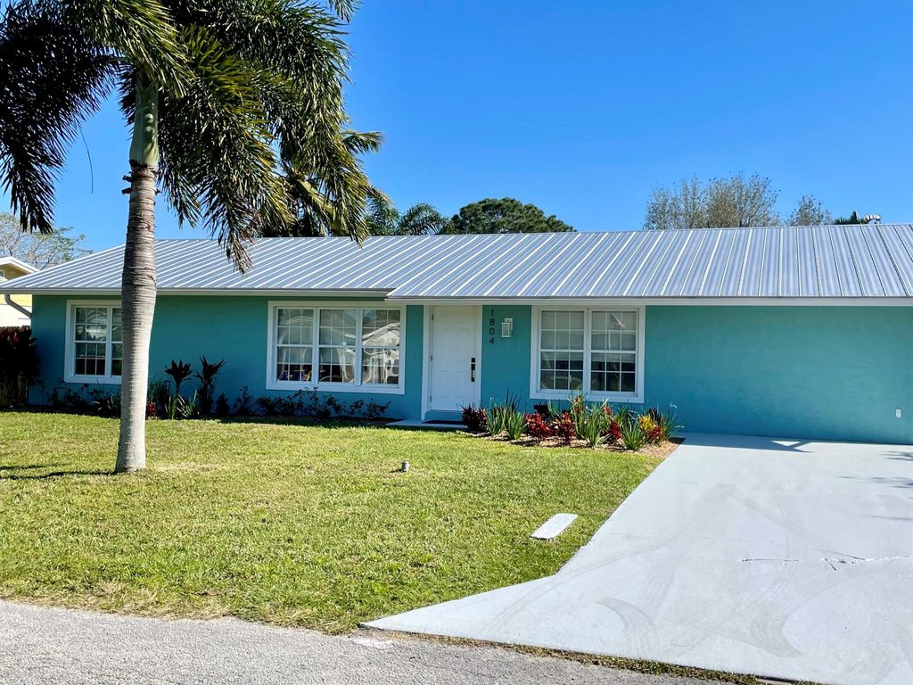 Photo of 1804 SE Lafayette Street, Stuart, FL 34997 (MLS # R10962138)