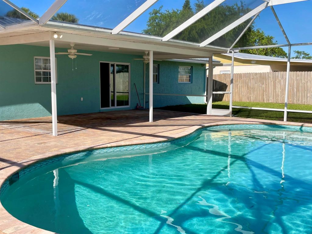 Photo of 1804 SE Lafayette Street, Stuart, FL 34997 (MLS # R10962138)