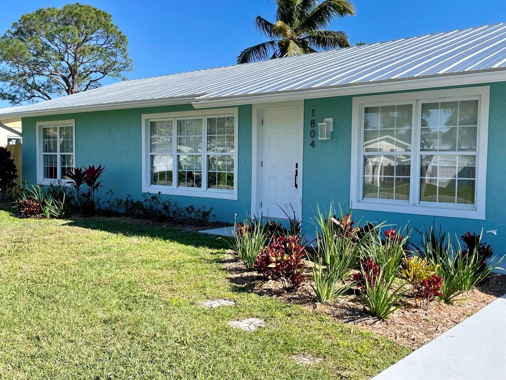 Photo of 1804 SE Lafayette Street, Stuart, FL 34997 (MLS # R10962138)