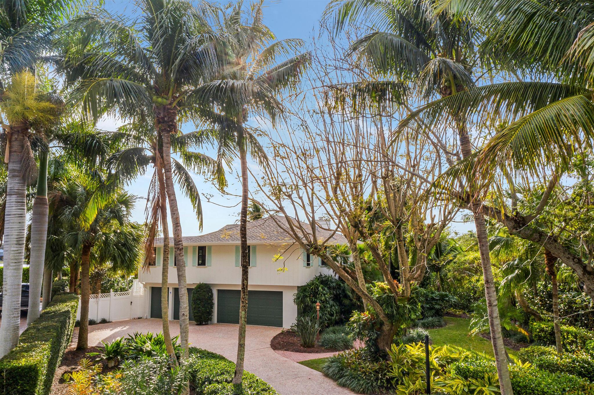 Boaters dream, bring your boat, bring your yacht or maybe you just want to live in this tranquil, serene, tropical retreat with expansive, panoramic water views. Private dock with a16k lbs boat lift that can accommodate multiple boats, up to 60 ft. 3 car garage, high ceilings, recent renovations, sleeps over six, plus this gated community has loads of great amenities. This community has a full service marina and a gas dock so everything is right there for you. Close to downtown Stuart, great shops, restuarants and entertainment. Come spend your winter in paradise!