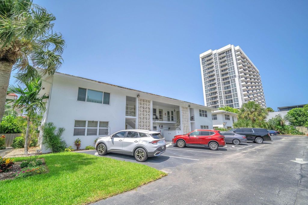 Photo of 3213 Colony Club Road, Pompano Beach, FL 33062 (MLS # F10524905)