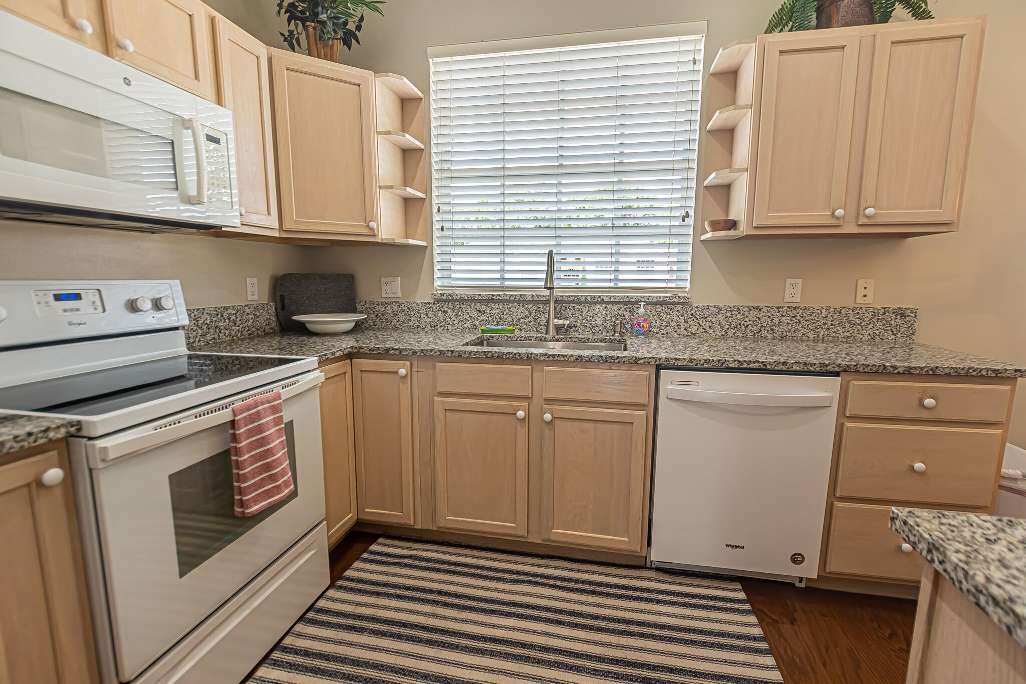 CASTLE PINES - Residential