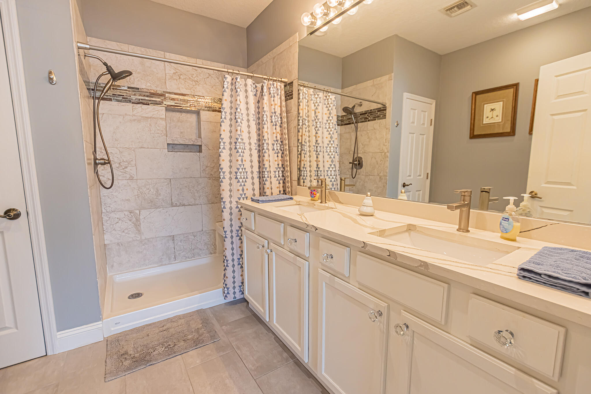 CASTLE PINES - Residential