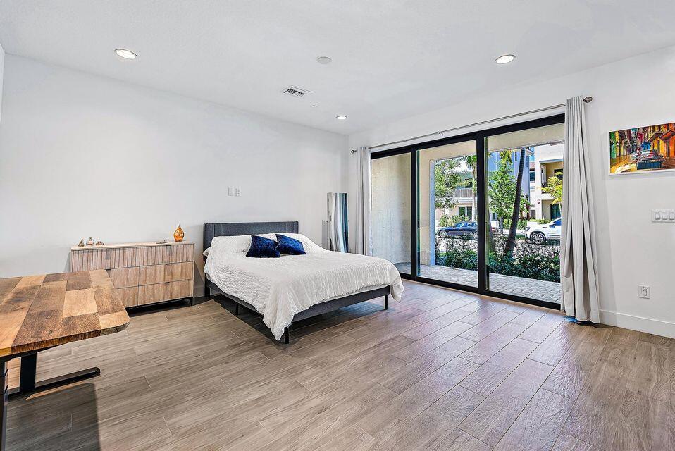 ALTON NEIGHBORHOOD 4 - Residential Lease