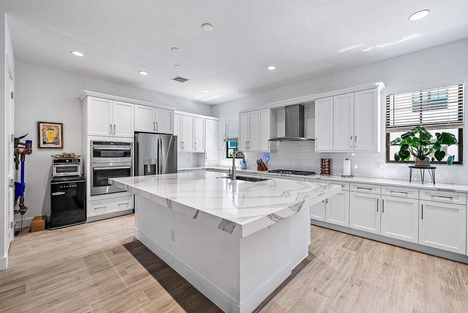 ALTON NEIGHBORHOOD 4 - Residential Lease