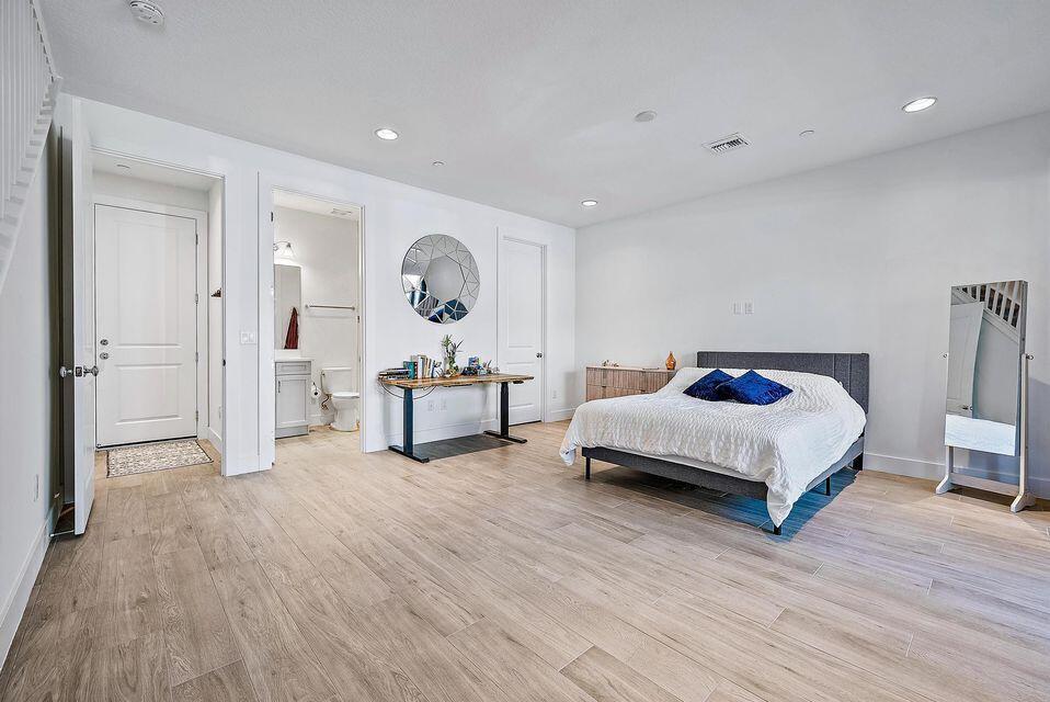 ALTON NEIGHBORHOOD 4 - Residential Lease