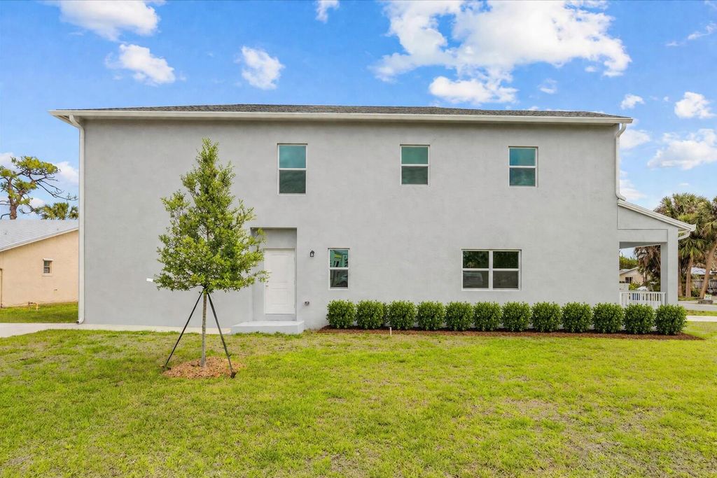 Photo of 2565 SE Bonita Street, Stuart, FL 34997 (MLS # B26019421)