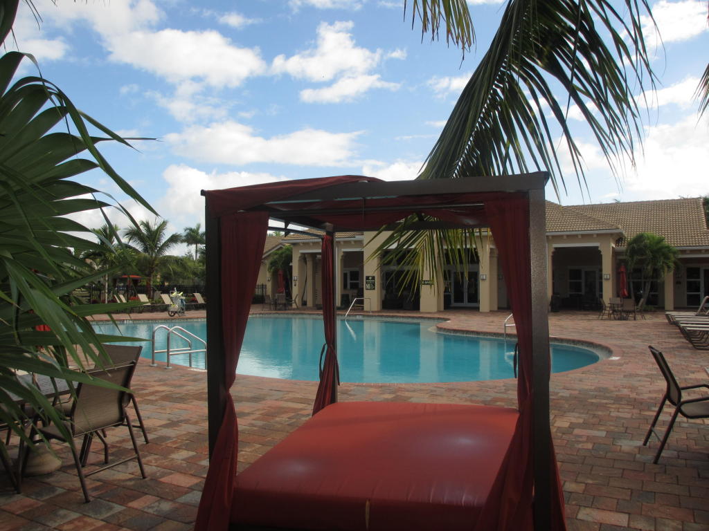LOXAHATCHEE RESERVE NORTH - Residential Lease