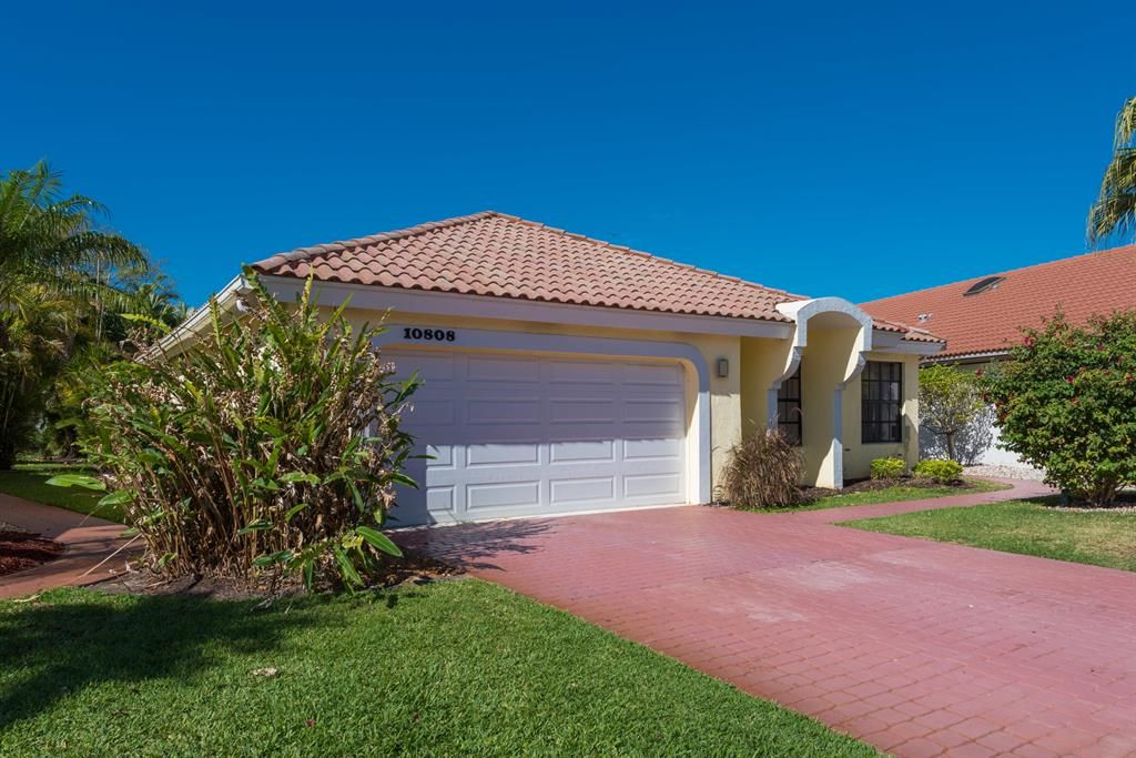 Photo of 10808 White Aspen Lane, Boca Raton, FL 33428 (MLS # R10727351)