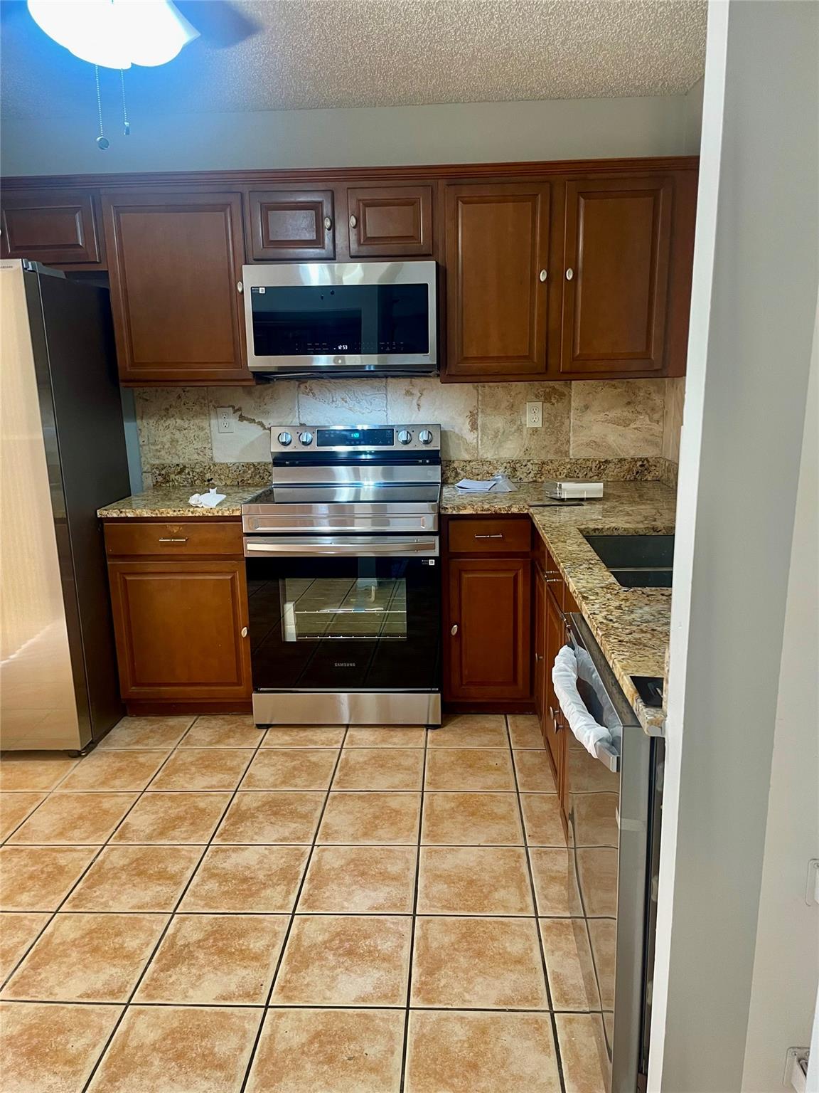 VILLAS AT WOODLAND - Residential Lease