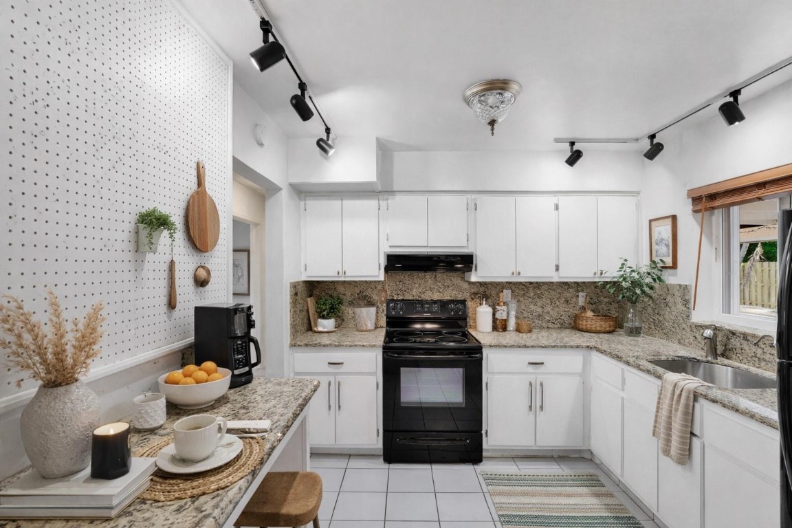 Lyons Park 33-28 B - Residential