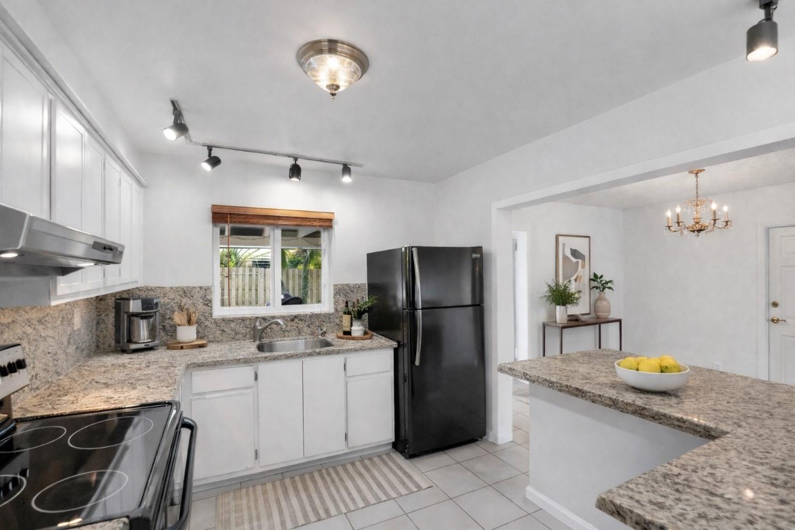 Lyons Park 33-28 B - Residential