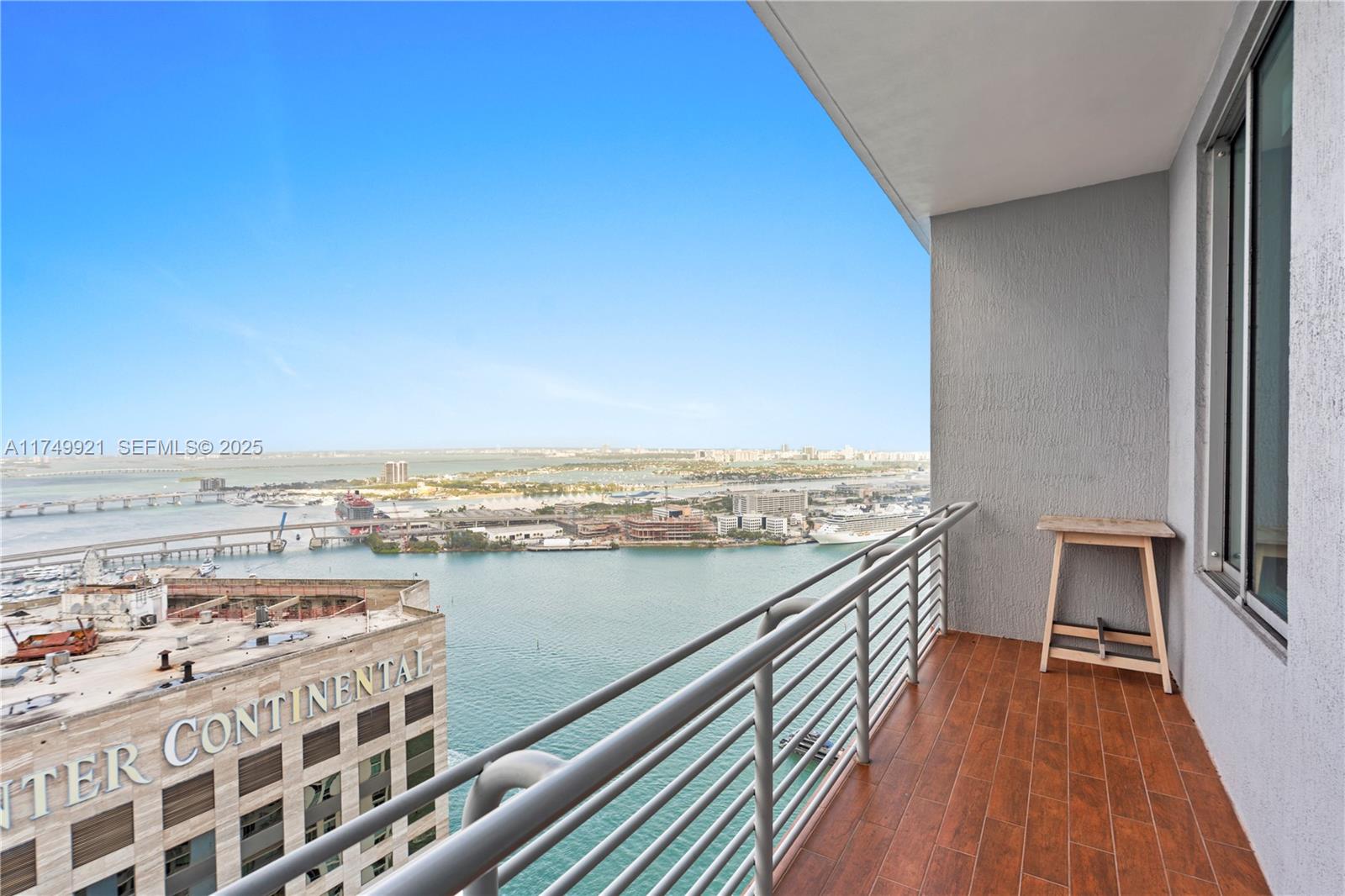 335 S Biscayne Boulevard UPH02, Miami FL 33131
