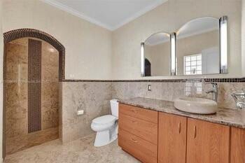 HOLLYWOOD LAKES SECTION - Residential Lease
