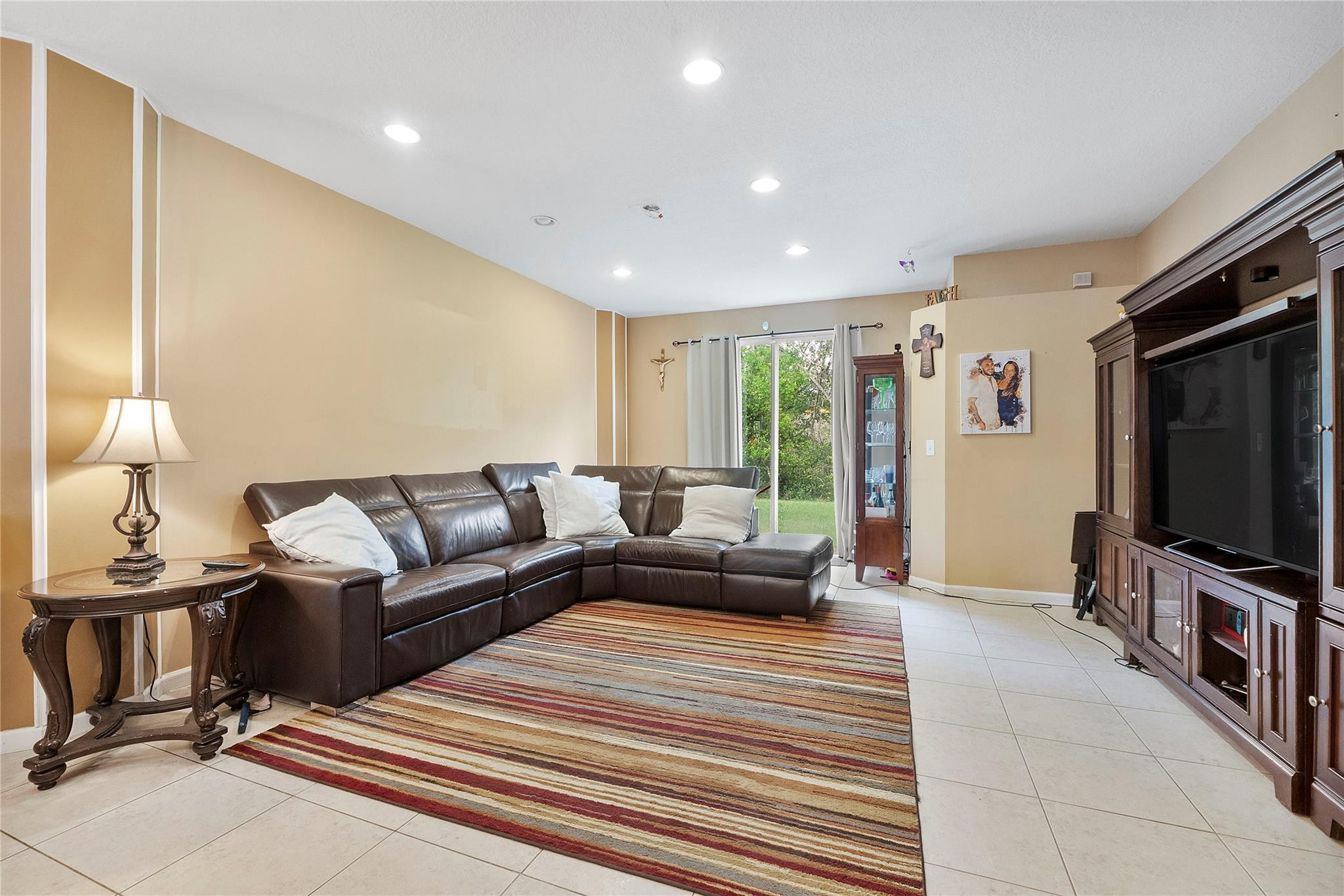 VICTORIA ISLES - Residential