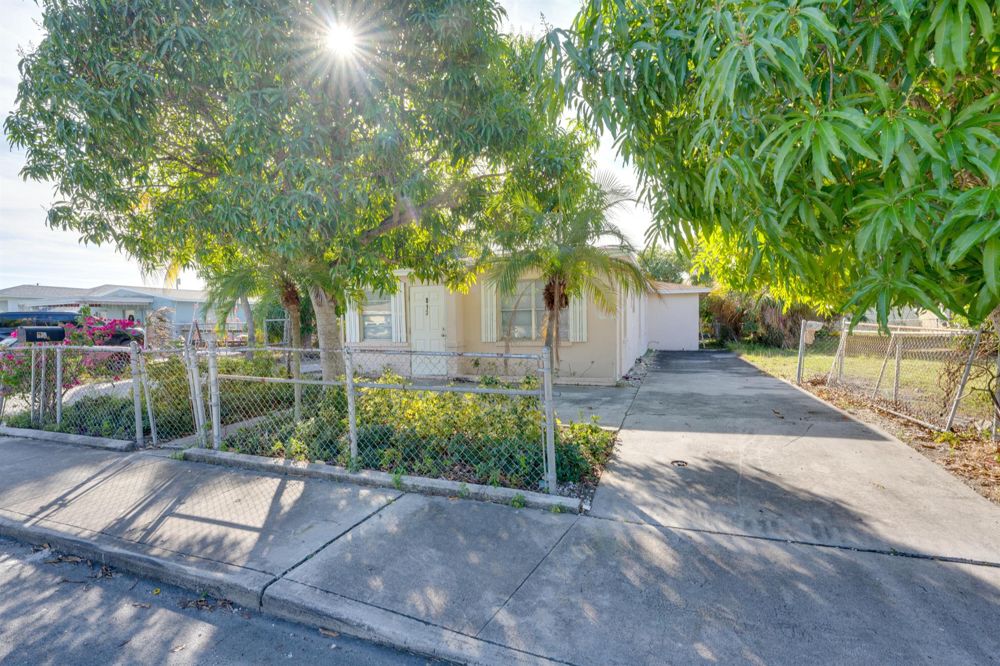 View photos, virtual tours, details... 813 N Truman Street