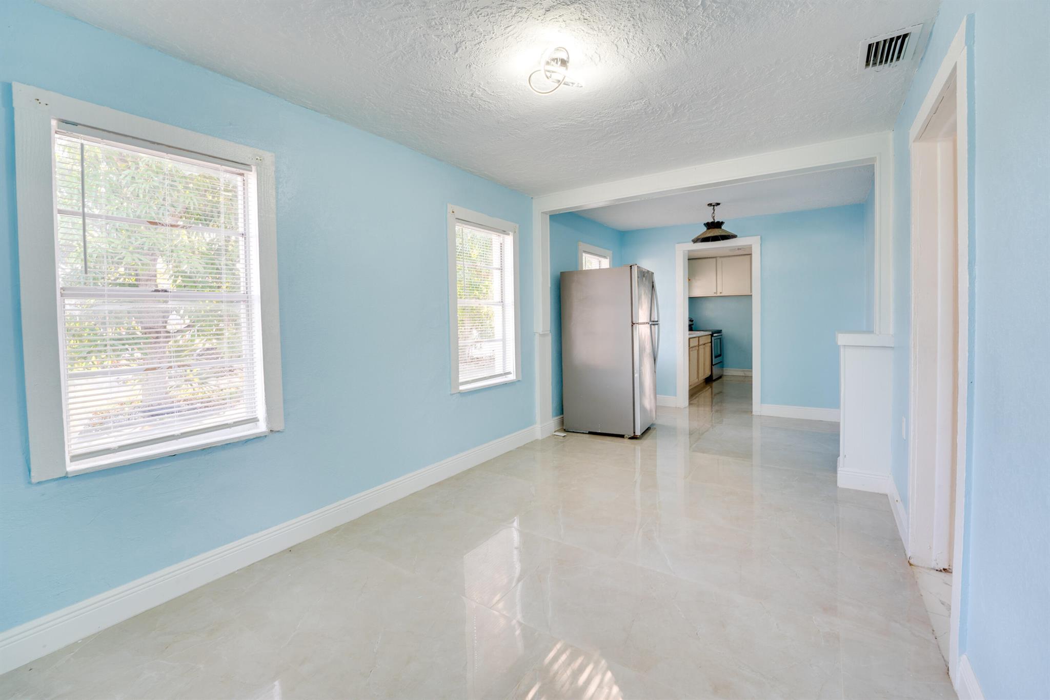 View photos, virtual tours, details... 813 N Truman Street