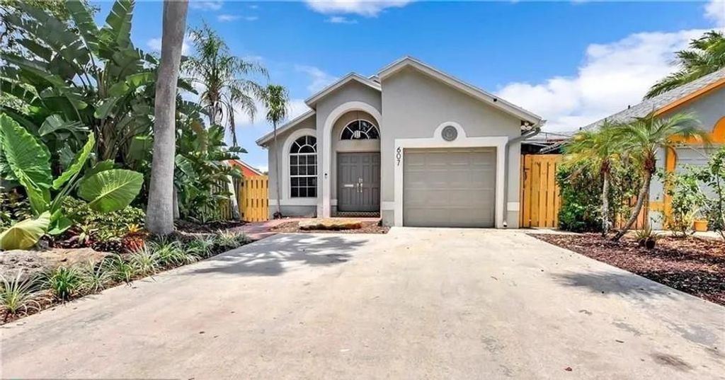 Photo of 607 SW 15 Street, Fort Lauderdale, FL 33315 (MLS # F10544177)