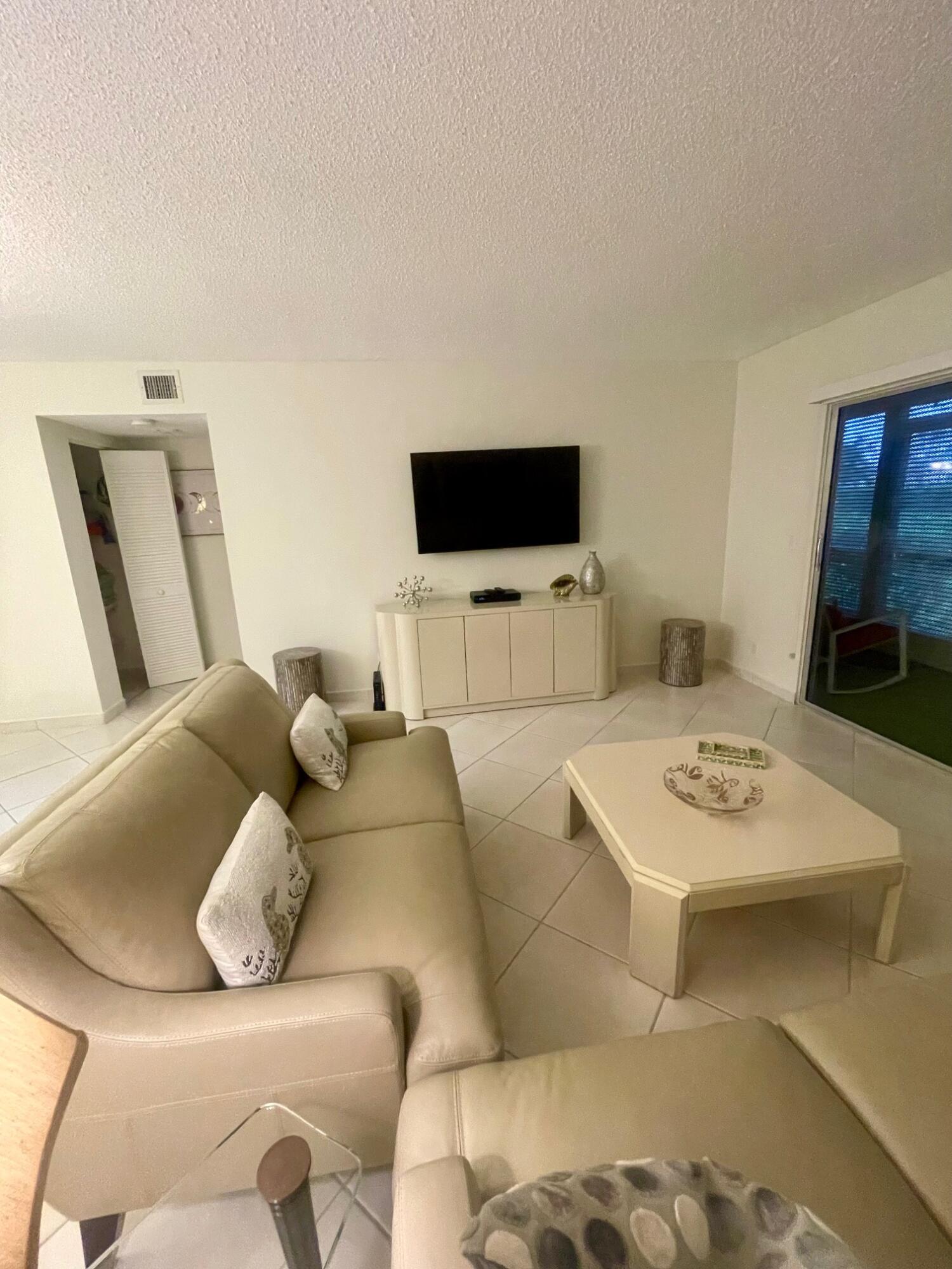 HUNTINGTON LAKES SEC THREE CONDOS - Residential Lease