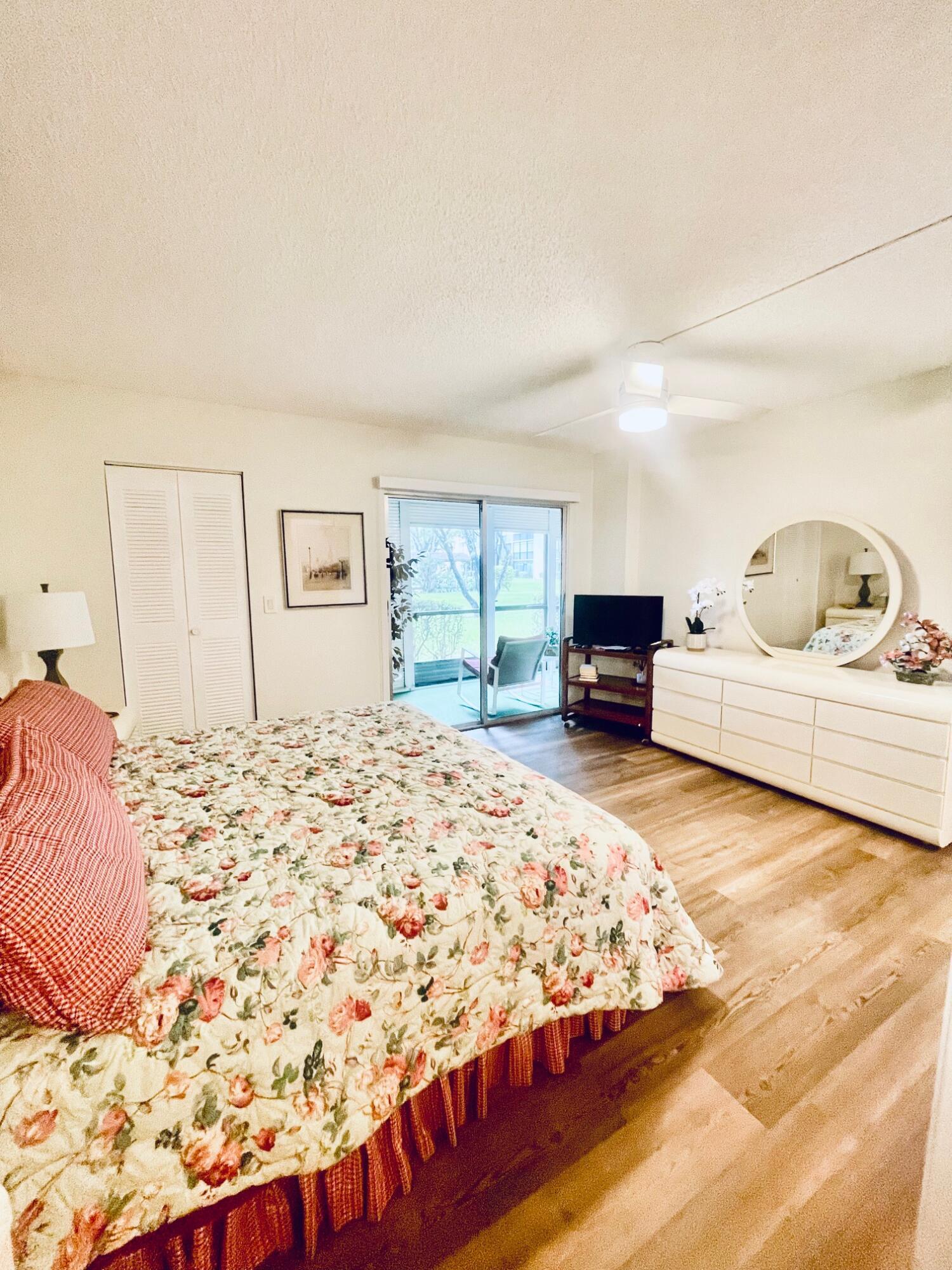 HUNTINGTON LAKES SEC THREE CONDOS - Residential Lease