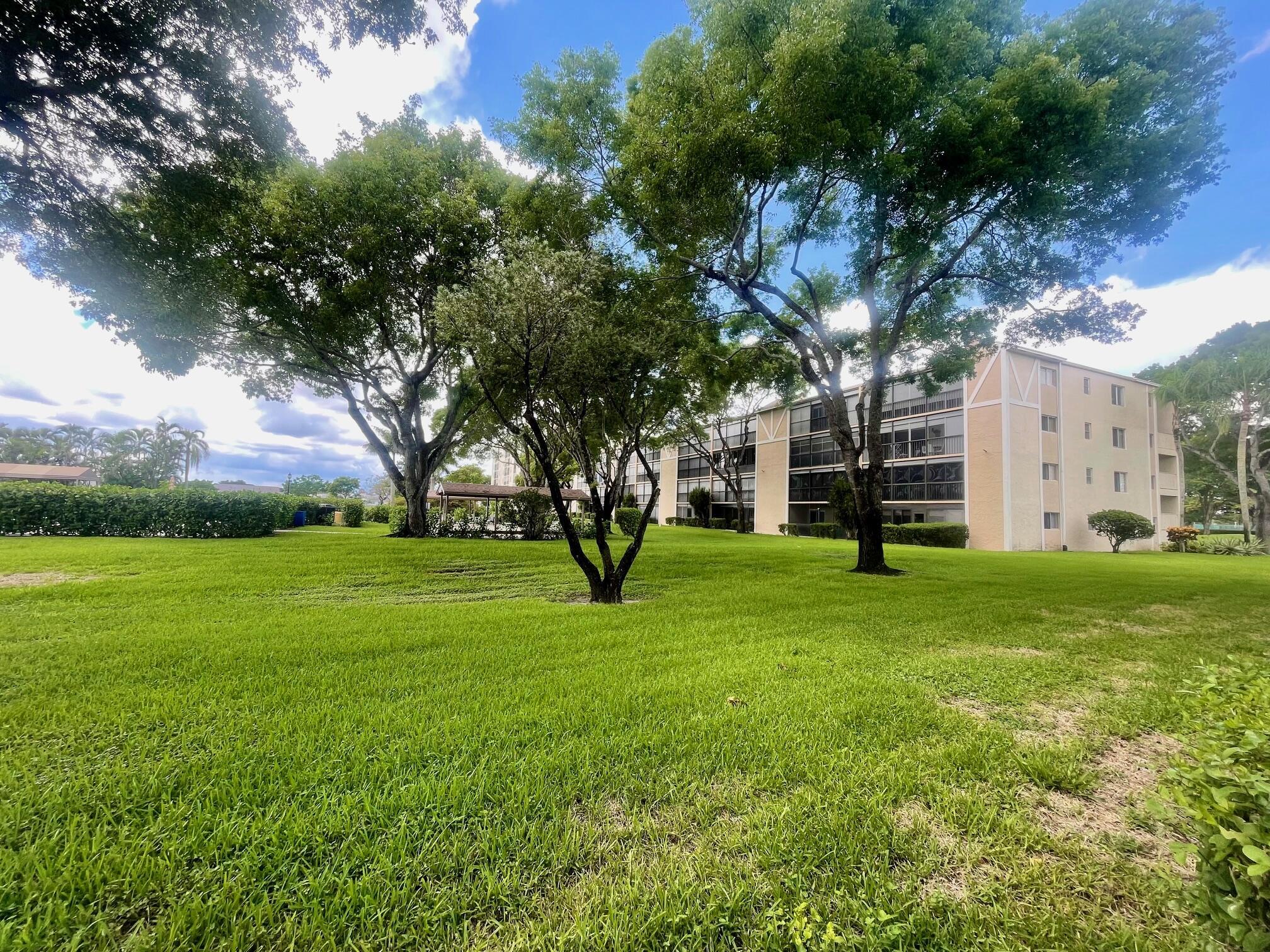 HUNTINGTON LAKES SEC THREE CONDOS - Residential Lease