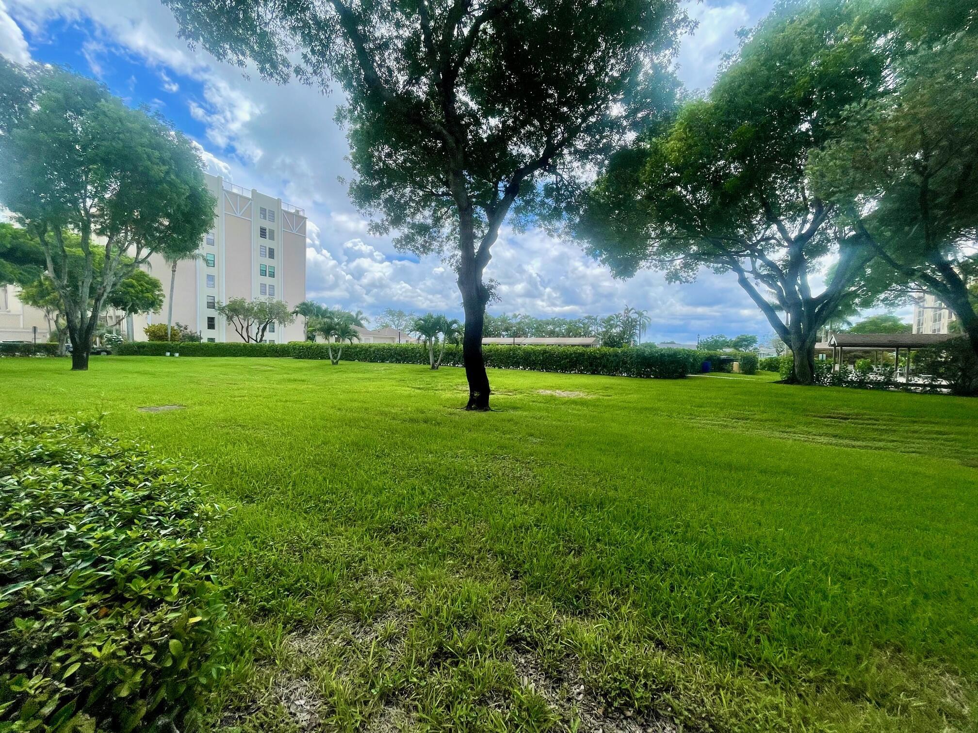 HUNTINGTON LAKES SEC THREE CONDOS - Residential Lease