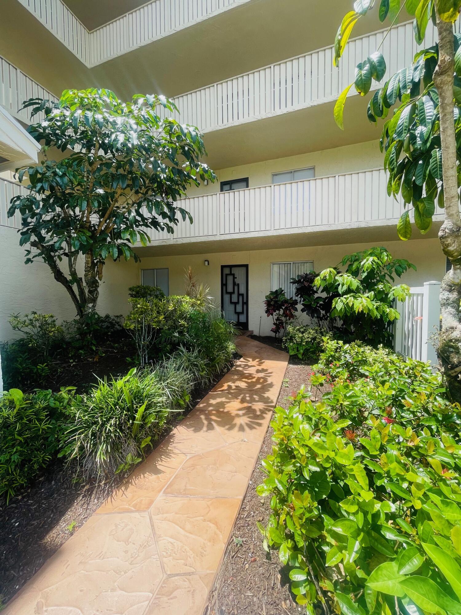 HUNTINGTON LAKES SEC THREE CONDOS - Residential Lease