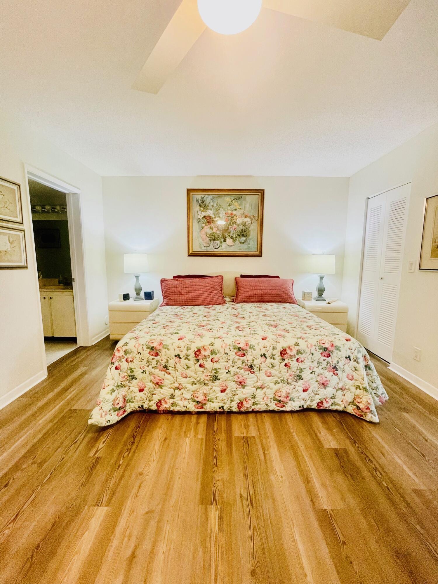 HUNTINGTON LAKES SEC THREE CONDOS - Residential Lease
