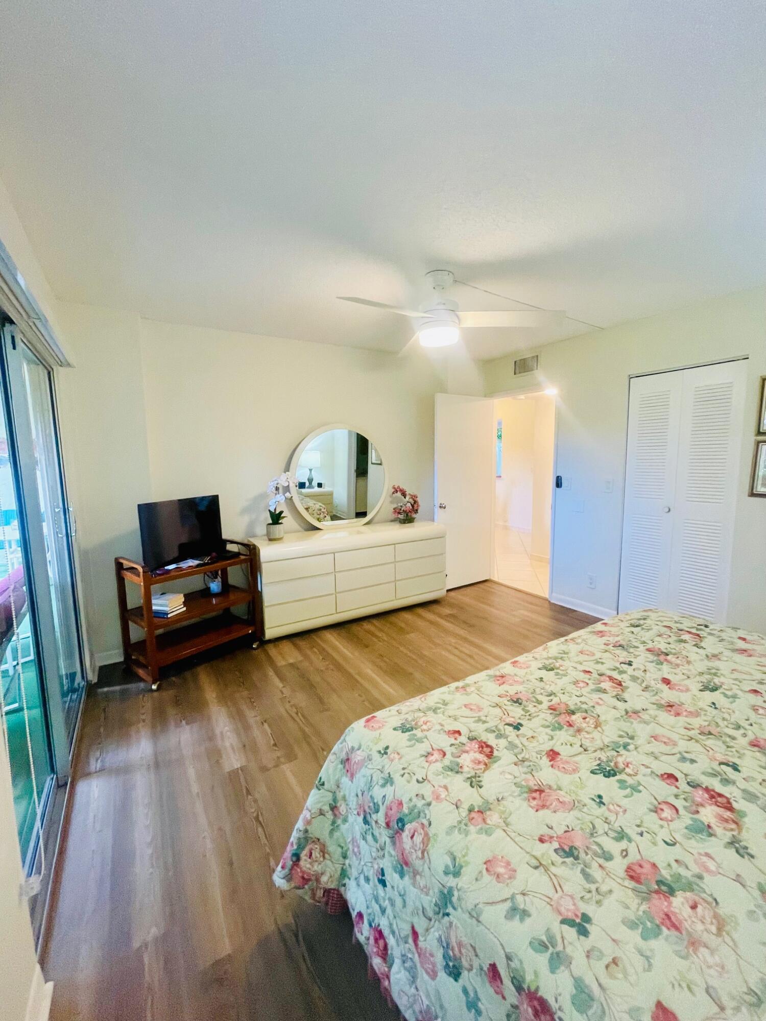 HUNTINGTON LAKES SEC THREE CONDOS - Residential Lease