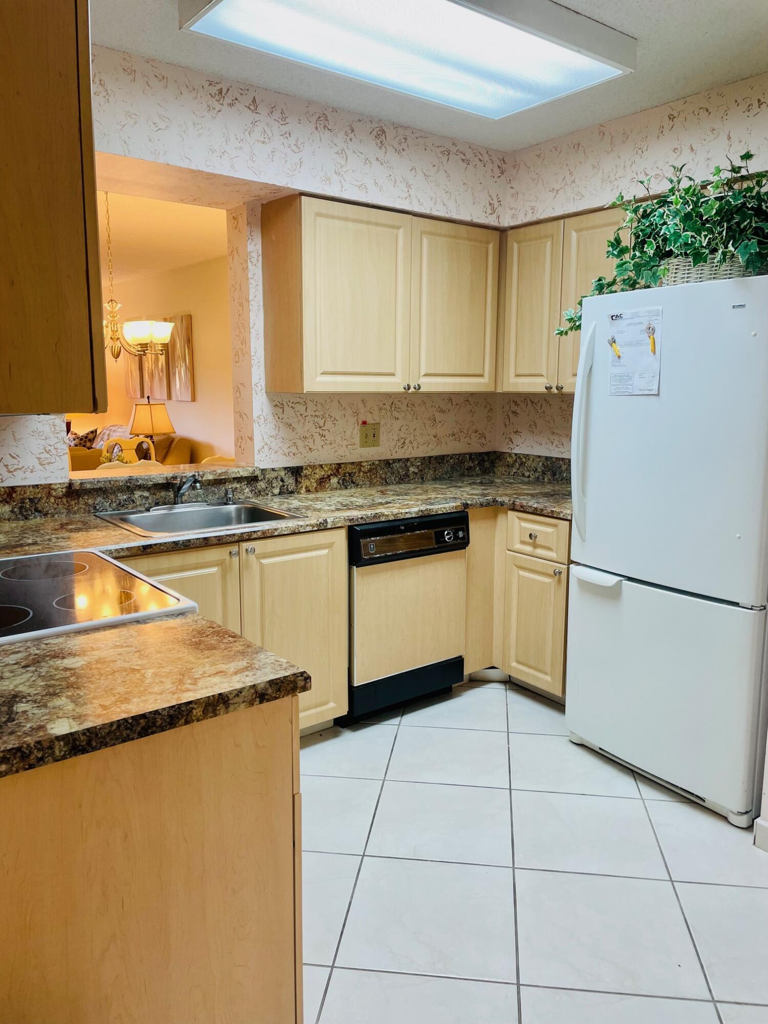 HUNTINGTON LAKES SEC THREE CONDOS - Residential Lease
