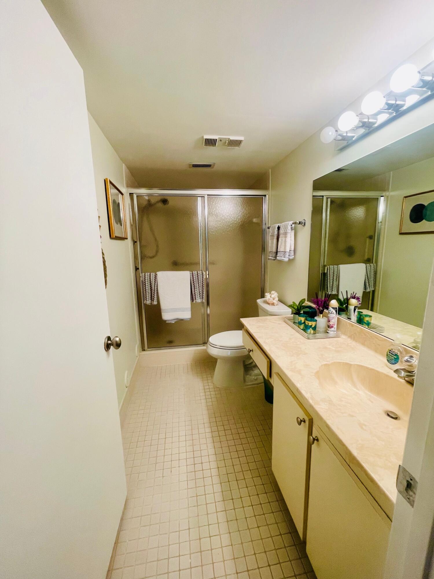 HUNTINGTON LAKES SEC THREE CONDOS - Residential Lease