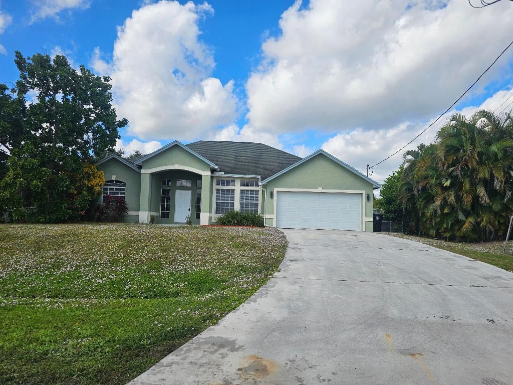 Photo of 3215 SE Pinto Street, Port Saint Lucie, FL 34983 (MLS # R11136651)