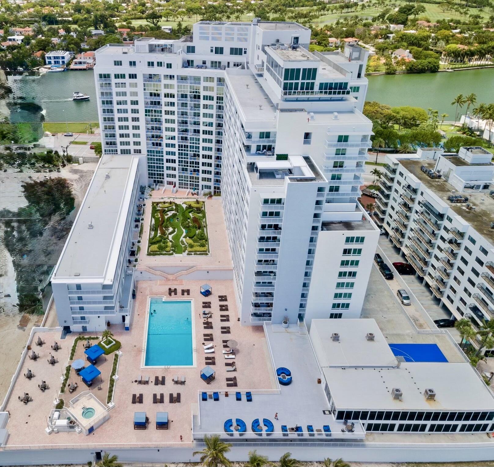 THE CARRIAGE HOUSE CONDO - Residential