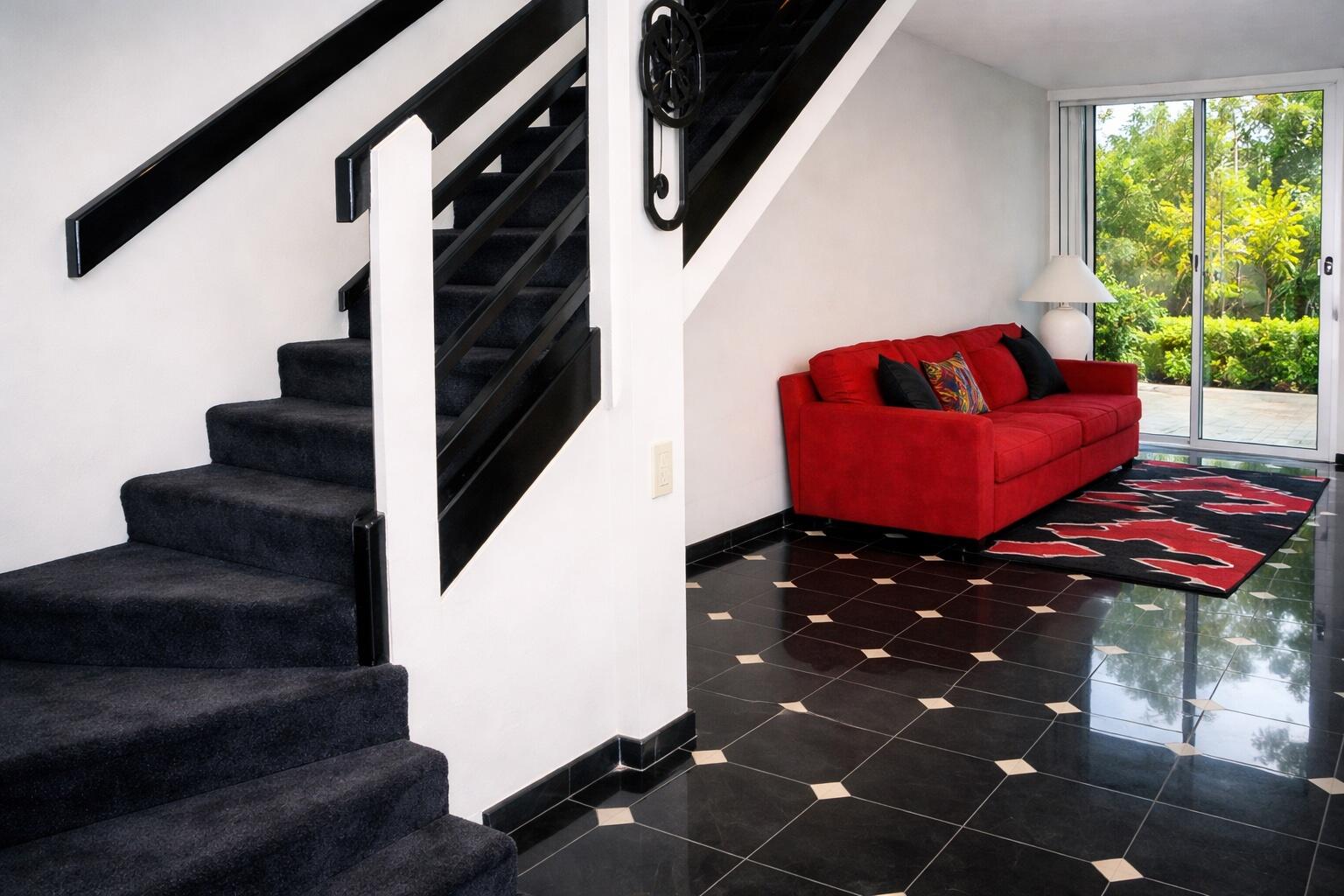 THE CARRIAGE HOUSE CONDO - Residential