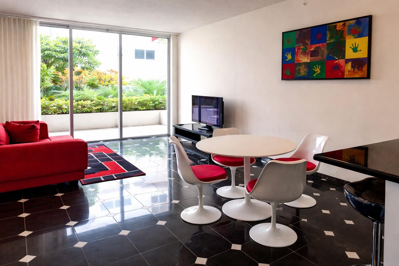 THE CARRIAGE HOUSE CONDO - Residential