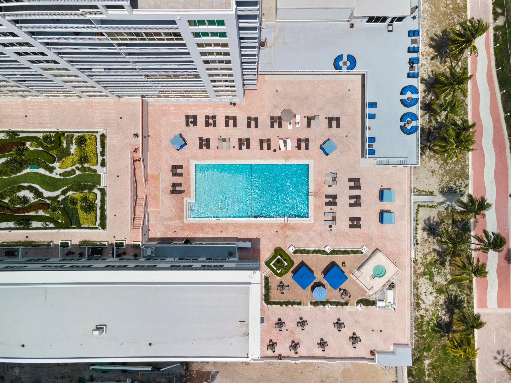 THE CARRIAGE HOUSE CONDO - Residential