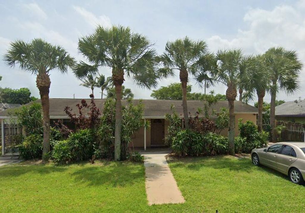 Photo of 140 SW 14th Avenue, Boynton Beach, FL 33435 (MLS # B26004607)