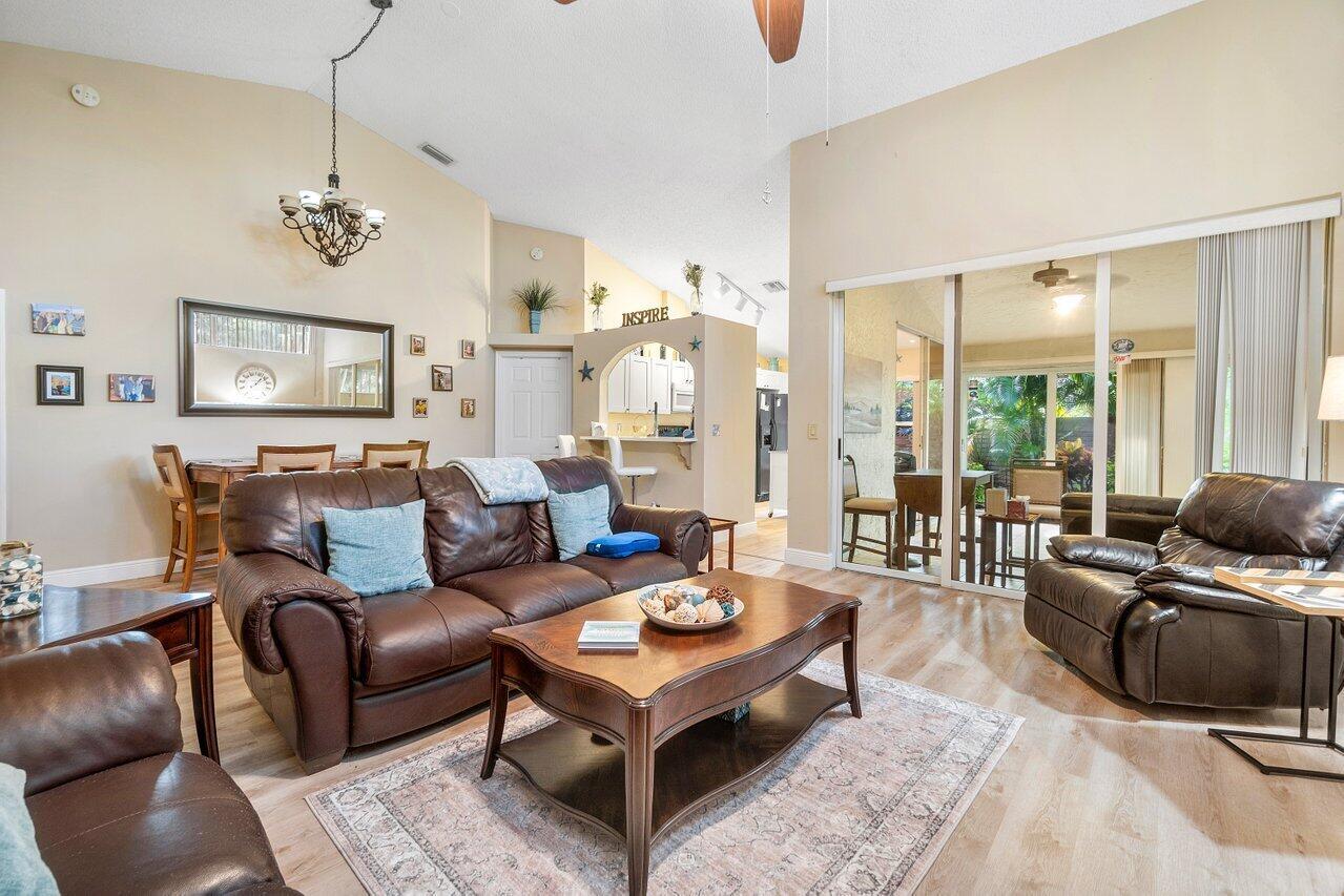 1804 Rosewood Way