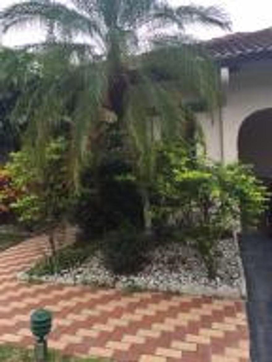 Enjoy stunning golf course view from this totally remodeled 2 bed/2 bath villa. Kitchen features new appliances, soft closing cabinetry , modern lighting fixtures and quartz countertop.
Plenty of storage areas including specially designed laundry room. Bright white tiling throughout the condo. Glass enclosed patio allows you to enjoy the feel of outdoors, while keeping you cool inside. Brand new a/c as well as flat roof over back patio.
Everything is ready for ''YOU''.