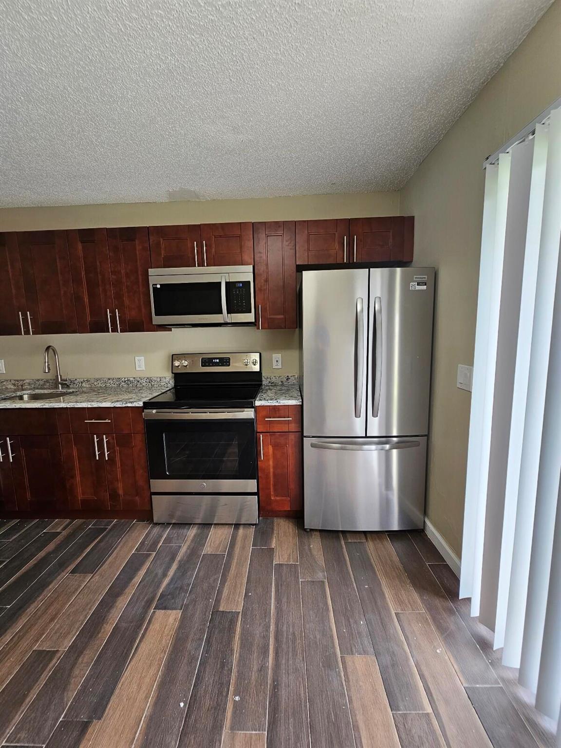 FOREST GLEN - Residential Lease