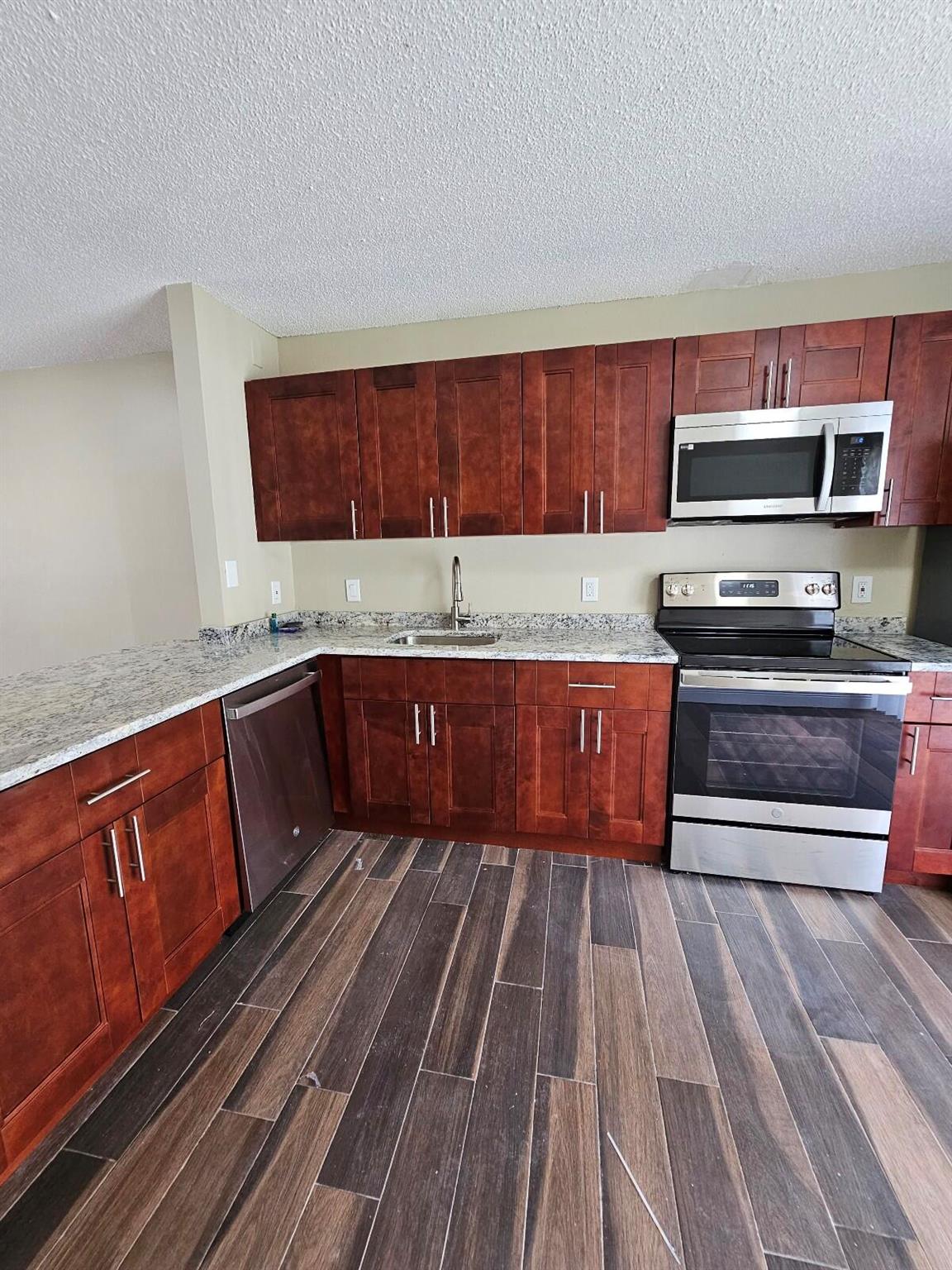 FOREST GLEN - Residential Lease