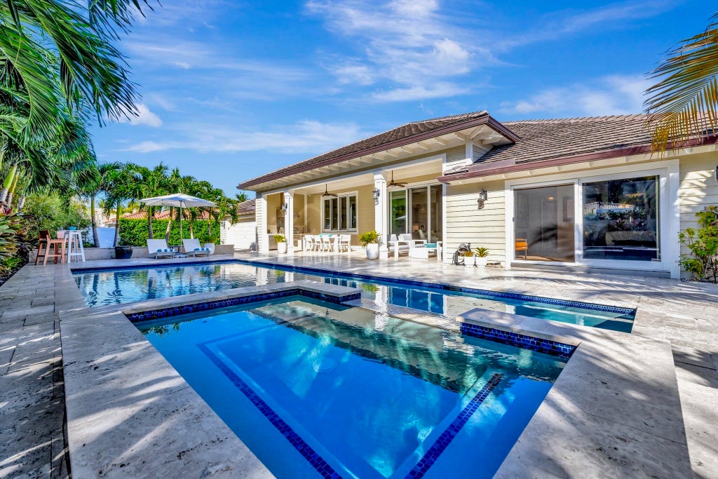 Photo of 4 Oneida Lane, Sea Ranch Lakes, FL 33308 (MLS # B26058818)