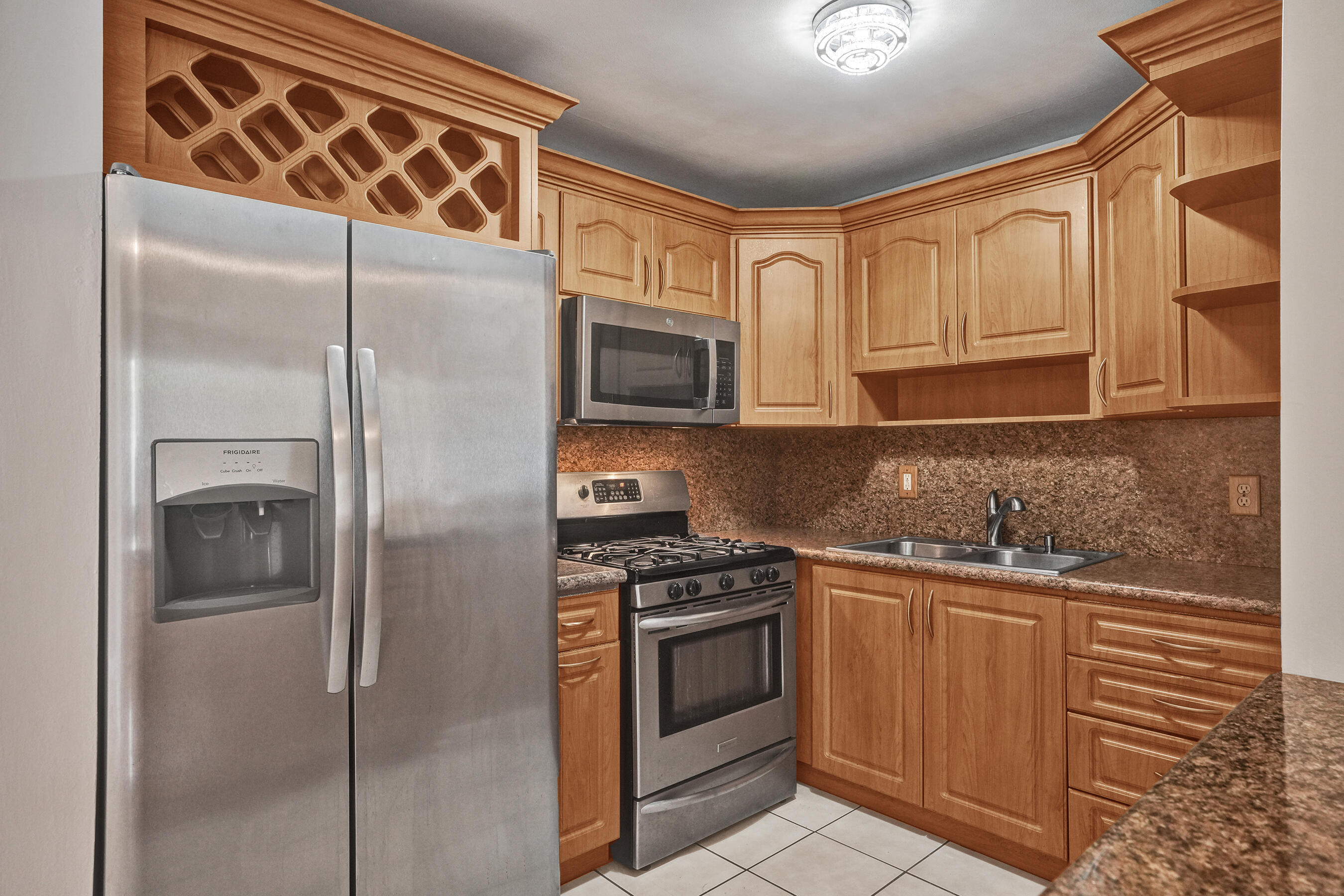LAKE CECILE ESTS SEC 1 - Residential