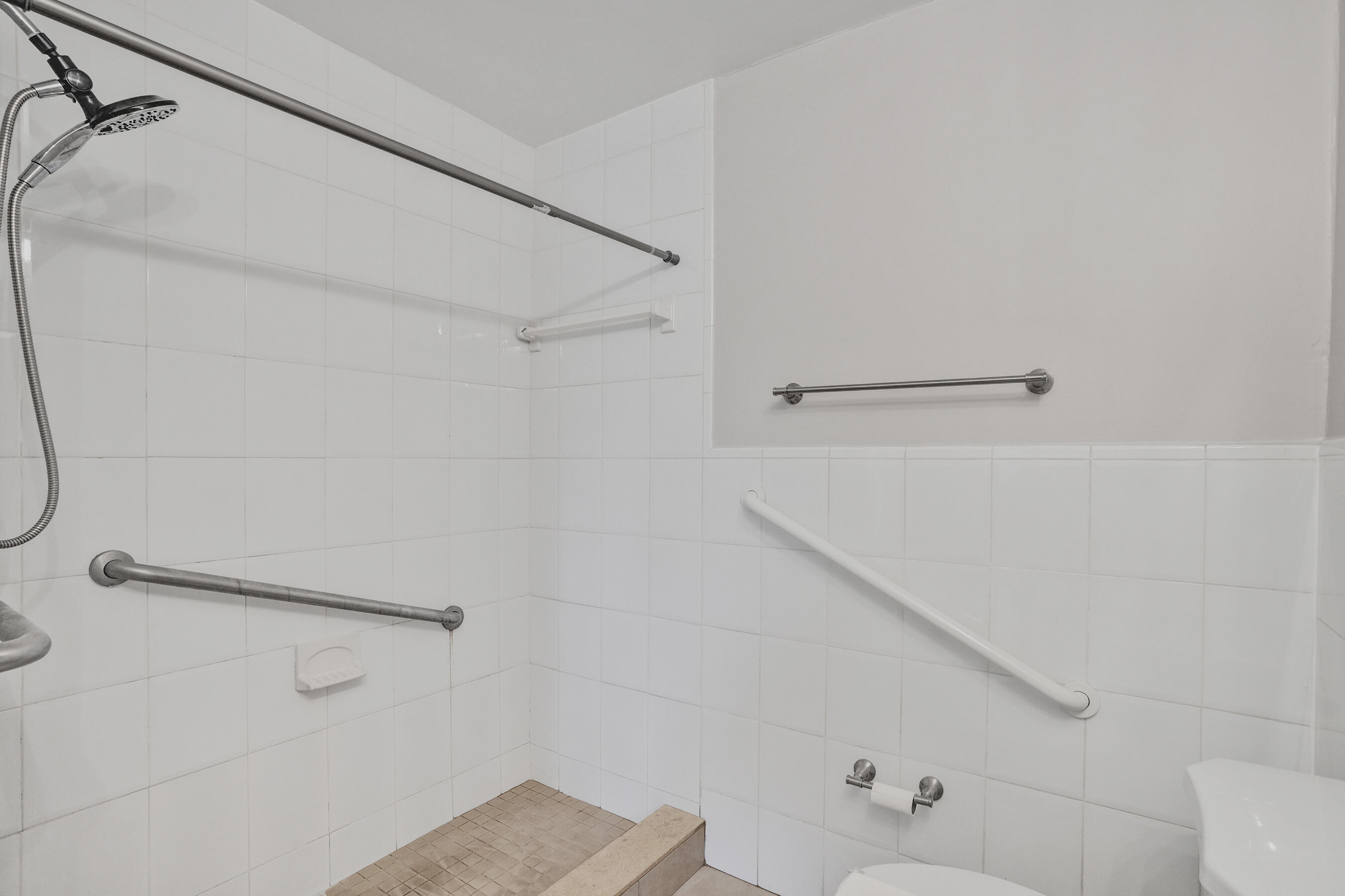 LAKE CECILE ESTS SEC 1 - Residential