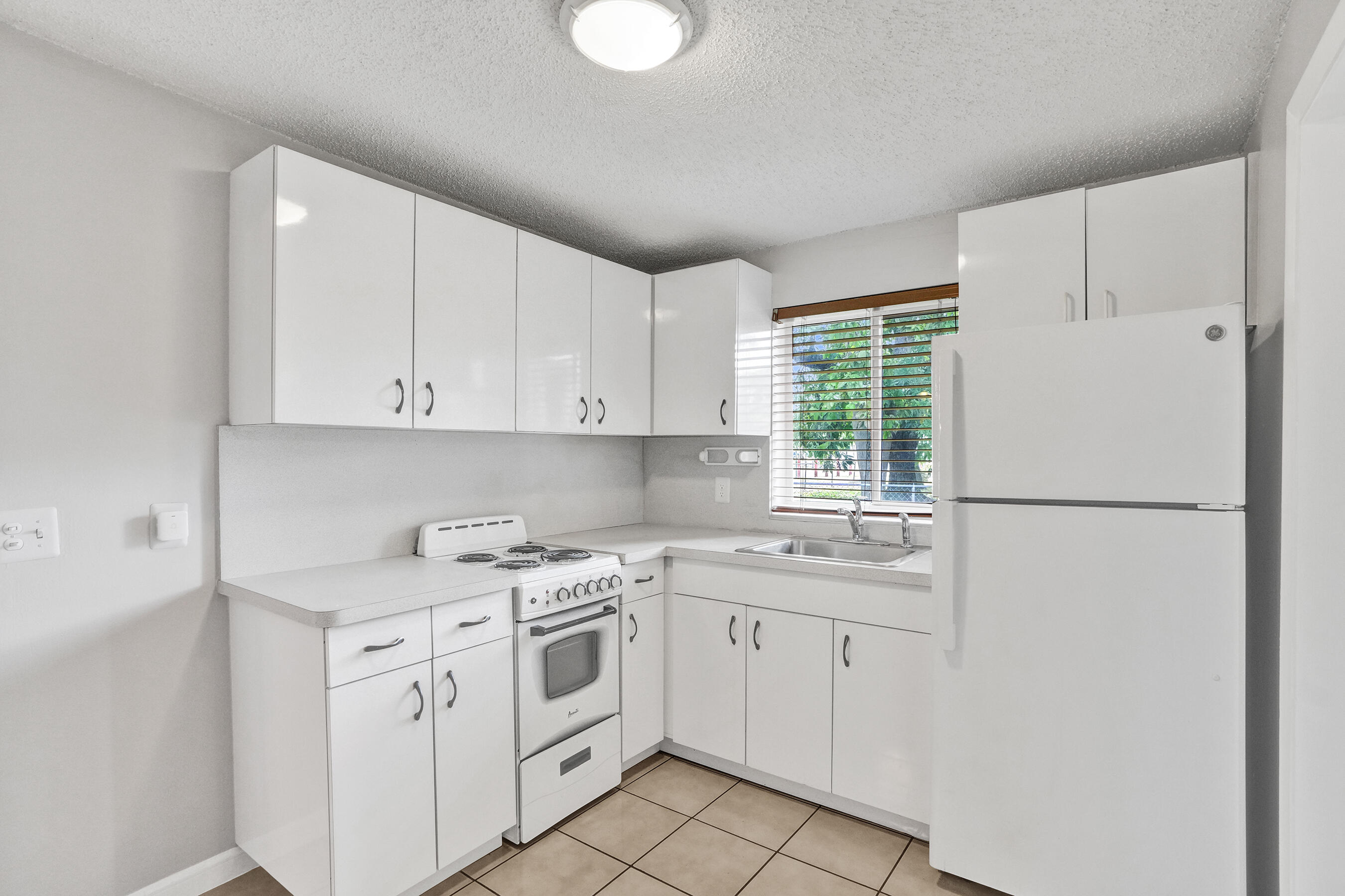 LAKE CECILE ESTS SEC 1 - Residential