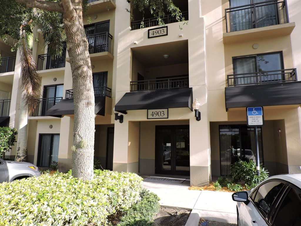 Photo of 4903 Midtown Lane #3319, Palm Beach Gardens, FL 33418 (MLS # R11008441)