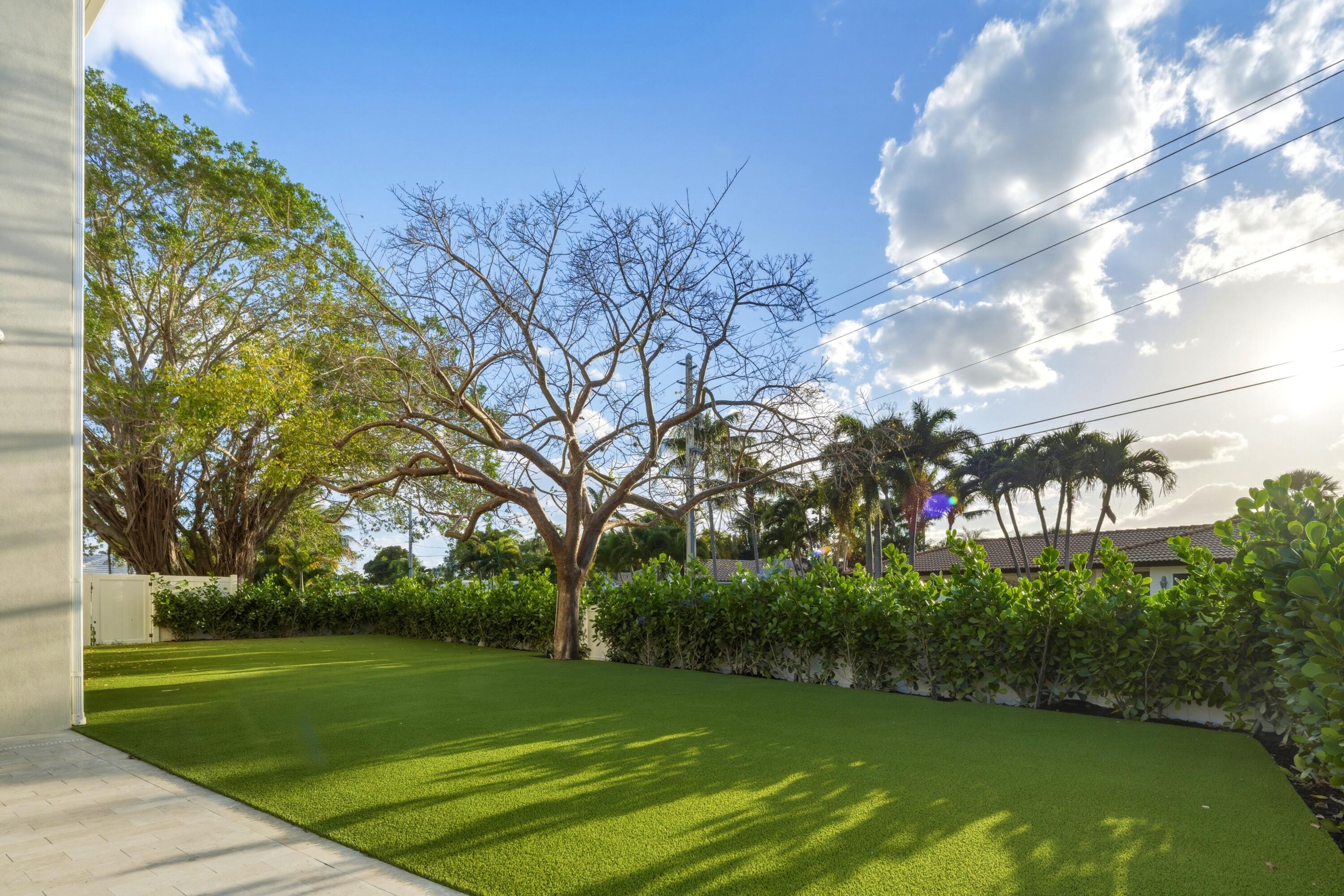 LAKE FLORESTA PARK - Residential